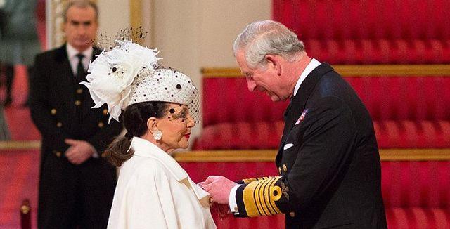 Joan Collins se proslavila jako Alexis v seriálu Dynastie