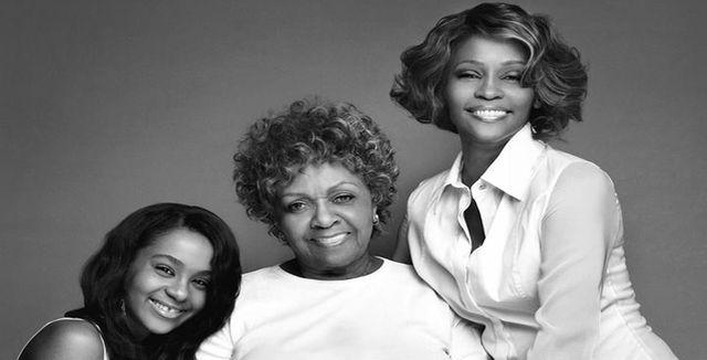 Babička Cissy Houston médiím řekla, že její vnučka nereaguje na podněty