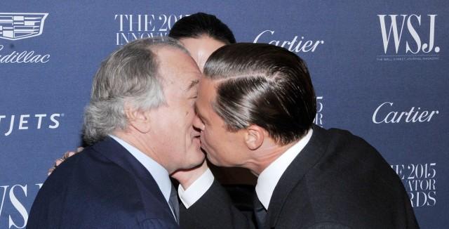 Takhle se přivítali a vášnivě políbili - Brad Pitt a Robert De Niro!